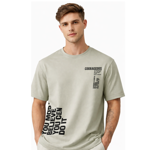 Camiseta gráfica con tipografía Courageous para hombre, color verde salvia, mezcla de algodón de primera calidad, camiseta informal estilo streetwear - Product Image 1