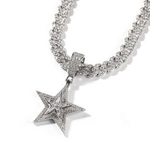 CONCEPTION Collar con Colgante de Estrella Chapado en Oro de 14K con Moissanita y Plata de Ley 925, Joyería para Mujeres y Hombres - Product Image 3