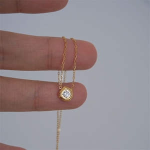 Collar de Plata de Ley 925 con Colgante Delicado de Zirconia Redonda de 0.50 CT con Engaste de Bisel, Cadena de Eslabones, Regalo de Compromiso para Mujer - Product Image 1