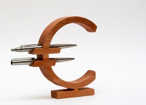 Soporte para Bolígrafos de Madera Hecho a Mano con Acabado de Grano Natural para Escritorio - Product Image 2