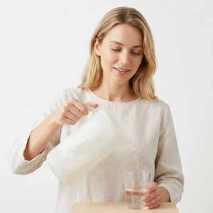 Pichet à eau en résine minimaliste - Durable, écologique, compatible lave-vaisselle, idéal pour les fêtes, pour le vin et les boissons - Product Image 1