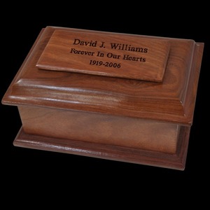 Urne funéraire en bois rainuré finition cerisier, horizontale, taille moyenne pour adulte, pour cendres commémoratives, vente en gros - Product Image 1
