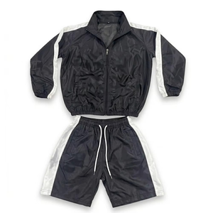 Ensemble de survêtement sportif noir et blanc pour homme avec veste zippée et short, vêtements d'extérieur respirants en polyester pour l'été - Product Image 1
