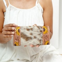Dompet kulit asli bergaya Vintage wanita, dompet kulit asli berukir Boho kulit sapi ritsleting panjang ramping anti-maling poliester
