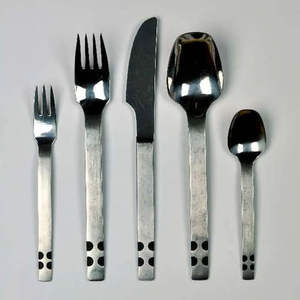 Ensemble de couverts en métal élégant et durable pour la cuisine et la table à manger, avec finition polie de qualité supérieure - Product Image 5