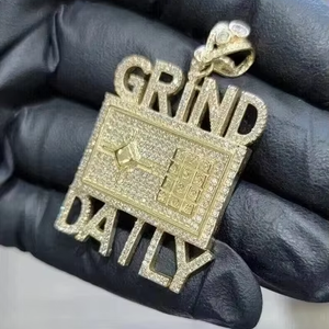จี้สร้อยคอรูปตู้เซฟ Iced Grind Daily Safe Box เงินแท้ชุบทอง 14K ประดับเพชรโมอิสซาไนต์ สไตล์ฮิปฮอป น้ำหนัก 25 กรัม เพชร Tishya - Product Image 2