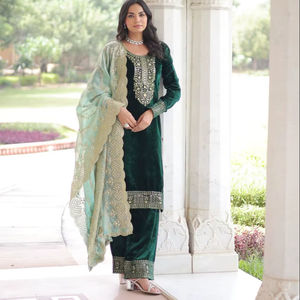 ชุดสูทปักลายดิ้นทองคำเปลวบนผ้ากำมะหยี่พร้อมผ้าคลุมไหล่แบบท็อปเพนท์ สำหรับงานปาร์ตี้สมัยใหม่ - Product Image 1