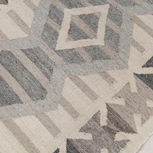 Alfombra de Lana Hecha a Mano con Patrón Geométrico Tribal en Gris y Beige, Alfombra Tejida a Mano con Flecos para Sala de Estar - Product Image 6