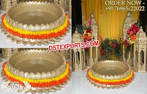 Décoration de cérémonie de mariage sud-indienne Pithi, thème Grand Jardin Lotus, aménagement de cérémonie Haldi, décoration d'événement Haldi traditionnel, New York - Product Image 6