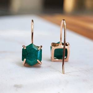 Boucles d'oreilles pendantes hexagonales en émeraude naturelle brute, bijoux en argent sterling 925 plaqué or 14 carats pour tous les jours - Product Image 5