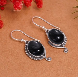 Boucles d'oreilles pendantes en onyx noir faites à la main, plaquées argent sterling, pour femmes, vente en gros, bijoux minimalistes - Product Image 4