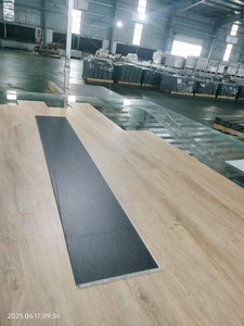 Revêtement de sol SPC fiable pour une utilisation en intérieur 4mm 5mm 6mm d'épaisseur Installation moderne de type clic résistant à l'usure pour le bureau du salon - Product Image 5