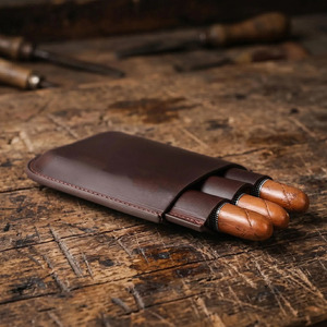 Estuche de cuero hecho a mano para cigarros con cortador integrado, estuche de transporte con cortador integrado y material de cuero genuino en venta. - Product Image 2