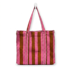 Sacs Kantha matelassés faits à la main avec patchwork en textiles recyclés pour le shopping, les voyages, les cadeaux, l'artisanat, la mode et la vente en gros - Product Image 1