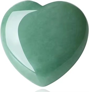 Pierre de jade polie en forme de cœur, pierre précieuse naturelle verte pour la décoration sur le thème de l'amour - Product Image 3