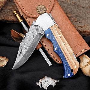 Navaja de bolsillo artesanal de acero al carbono con patrón, mango de madera con incrustaciones azules, orientación ajustable, acabado de alto brillo, cuero. - Product Image 3