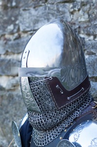 Casco Vikingo Hecho a Mano con Avental de Malla Metálica: Armadura Nórdica de Acero y Latón Mohd - Product Image 4