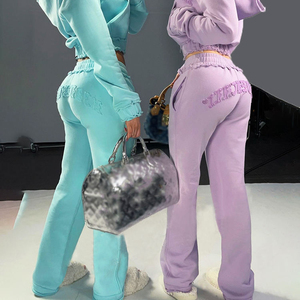 Ensemble streetwear 2 pièces pour femme : sweat à capuche court et pantalon évasé, personnalisé avec strass, effet vieilli et délavé à l'acide - Product Image 6
