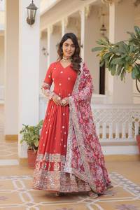 Nouvelle arrivée : Magnifique robe Anarkali pour les fêtes, longue, avec dupatta, en soie crêpe naturelle, coupe classique. - Product Image 4