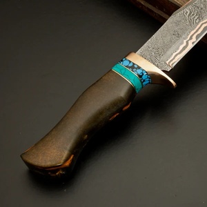 Cuchillo Bowie hecho a mano de acero de Damasco y cobre con mango de resina, ideal para EE. UU. y la UE, con grabado de logotipo personalizado, OEM y marca privada. - Product Image 3