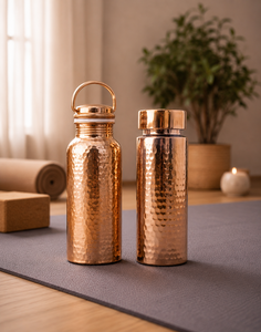 Ensemble de Bouteilles d'Eau en Cuivre Pur Double Finition Personnalisées de Luxe Premium Sans BPA - Design Martelé Artisanal Lisse, Flacon Ayurvédique pour la Maison - Product Image 1