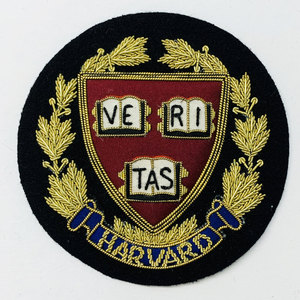 Badges brodés à coudre de haute qualité à prix abordable avec des motifs personnalisés, des couleurs de fils vibrantes, des bords lisses, en tissu écologique - Product Image 1