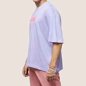 Camiseta de Manga Corta para Hombre, Cuello Redondo, Talla Grande, Color Rosa Sólido, Logotipo Frontal, 100% Algodón Jersey, Estilo Casual - Product Image 1