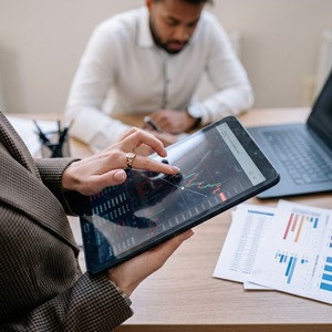 Services logiciels d'entreprise stratégiques : outils de flux de travail automatisés, intégration cloud et succès opérationnel - Product Image 1