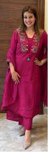 Ensemble Kurtis en coton pur avec broderie, pantalon et dupatta, tendance, disponible à prix abordable. - Product Image 2
