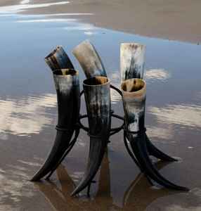 Soporte para Taza Vikingo de Cuerno, Alta Calidad, Ecológico, Pulido, Taza de Beber de Cuerno de Vaca Orgánico, Estilo Animal, Forma Natural, Regalo Empresarial - Product Image 1