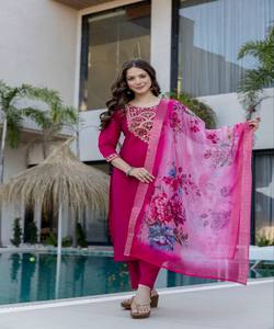 Ensemble haut, bas et dupatta en Chanderi avec broderie à motifs séquencés, vêtement ethnique décontracté en coton à séchage rapide, pour tenue de fête, prix de gros - Product Image 2