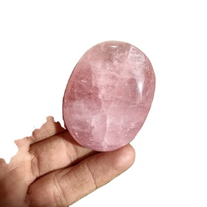 Pierre de paume en quartz rose poli de qualité supérieure, pierre précieuse naturelle de guérison, cristal de poche pour la méditation, le bien-être et l'amour - Product Image 1