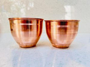 Juego de 2 Cuencos de Cobre Puro Hechos a Mano, Diseño Tradicional Marakkal, Utensilios de Cobre Katori Vastu para Pooja, Prasad, Agua y Uso Ayurvédico - Product Image 2