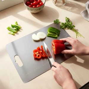 Planche à découper en acier inoxydable de qualité supérieure pour la vaisselle de table, la préparation des pâtisseries et le service, avec poignée et à prix avantageux - Product Image 5