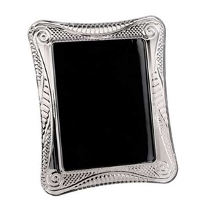 Marco de Fotos de Plata Martillada Hecho a Mano con Adorno Floral Ornamental, Metalistería Decorativa - Product Image 5