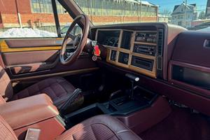 Jeep Wagoneer Limited 4x4 de 1989 - Product Image 5