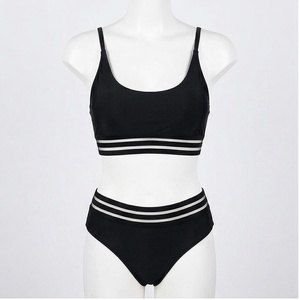 Ensemble de yoga 2 pièces imprimé papillon bleu avec finition dorée, body à col en V profond et jupe portefeuille longueur genou - Product Image 1