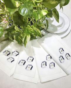 Juego de Manteles Individuales y Servilletas Geométricas Bordadas Lavables al por Mayor, Manteles de Algodón Blanco con Dobladillo para el Hogar, Bodas y Eventos - Product Image 4