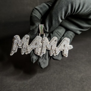 ขายส่งจี้รูปตัวอักษร MAMA แบบกำหนดเอง ประดับเพชร VVS มอยส์ซาไนต์ เงินแท้ 925 ชุบทอง สไตล์ฮิปฮอป ทันสมัย ผู้จัดจำหน่าย RCK - Product Image 2