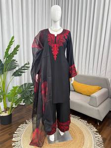 Aporta un toque de encanto sin esfuerzo con nuestro exclusivo conjunto de 3 piezas, diseñado para brindarte comodidad y confeccionado con elegancia. - Product Image 3