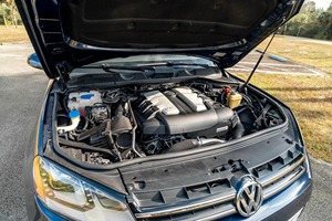 Toyota Land Cruiser 2013, Volkswagen Touareg TDI Lux 2011 - Product Image 6