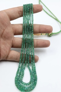 Collier de rondelles à facettes d'émeraude zambienne naturelle à 3 brins avec perles de pierre d'émeraude de 2.5 à 4mm - Product Image 3