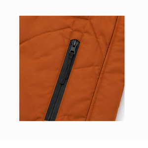 Parka isolée à capuche pour femme avec col en fausse fourrure et tissu résistant à l'eau pour une collection tendance de vêtements d'hiver - Product Image 5