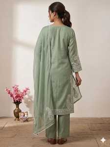 Salwar Kameez Verde PISTA para Mujer, con Bordado, Estilo Tradicional Informal de India y Pakistán - Product Image 3