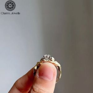Bague de fiançailles pour femme Charm Jewells en argent plaqué or avec moissanite taille coussin, sertie à griffes, design animal vintage, IGI - Product Image 4