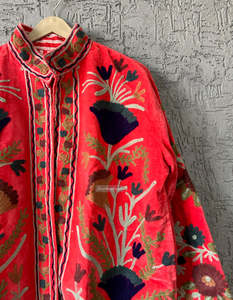 Chaqueta de terciopelo rojo de algodón para mujer, bordada con motivos Suzani, de manga larga, hecha a mano, estilo étnico indio, ropa exterior de boutique. - Product Image 2