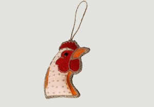 Adorno Colgante Bordado con Gallo en Técnica Zari |   Adorno de Pared y Puerta de Terciopelo con Cuentas en Forma de Pollo |   Adorno Decorativo para Festivales Indios - Product Image 2