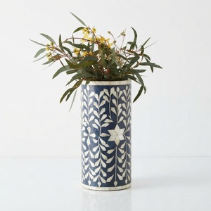 Vase à fleurs en résine bleu avec incrustation d'os, motif floral de luxe, pot décoratif de table, artisanat indien artisanal en gros - Product Image 2