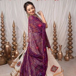 Lehenga Choli de Algodón Muslin Premium para Navratri con Blusa de Seda Gota Zari de Diseño y Dupatta, Precio al por Mayor por Royal Exports - Product Image 4