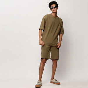 เสื้อยืดคอกลมสีเทาและเขียวแบบคัลเลอร์บล็อกกิ้งสำหรับผู้ชาย พร้อมกางเกงขาสั้น ชุดลำลองสำหรับฤดูร้อน ผ้าถัก ระบายอากาศได้ดี - Product Image 6